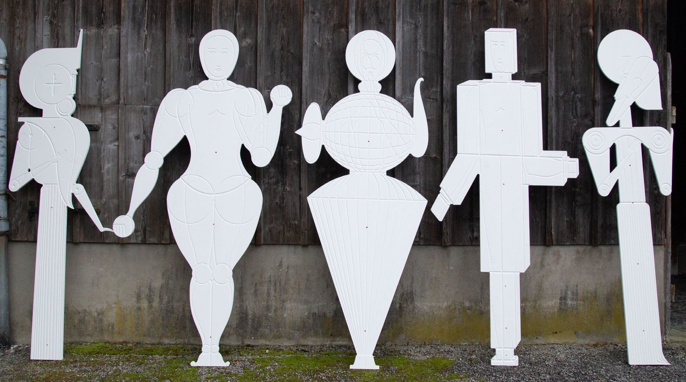 Tanzmensen, five sculptural figures