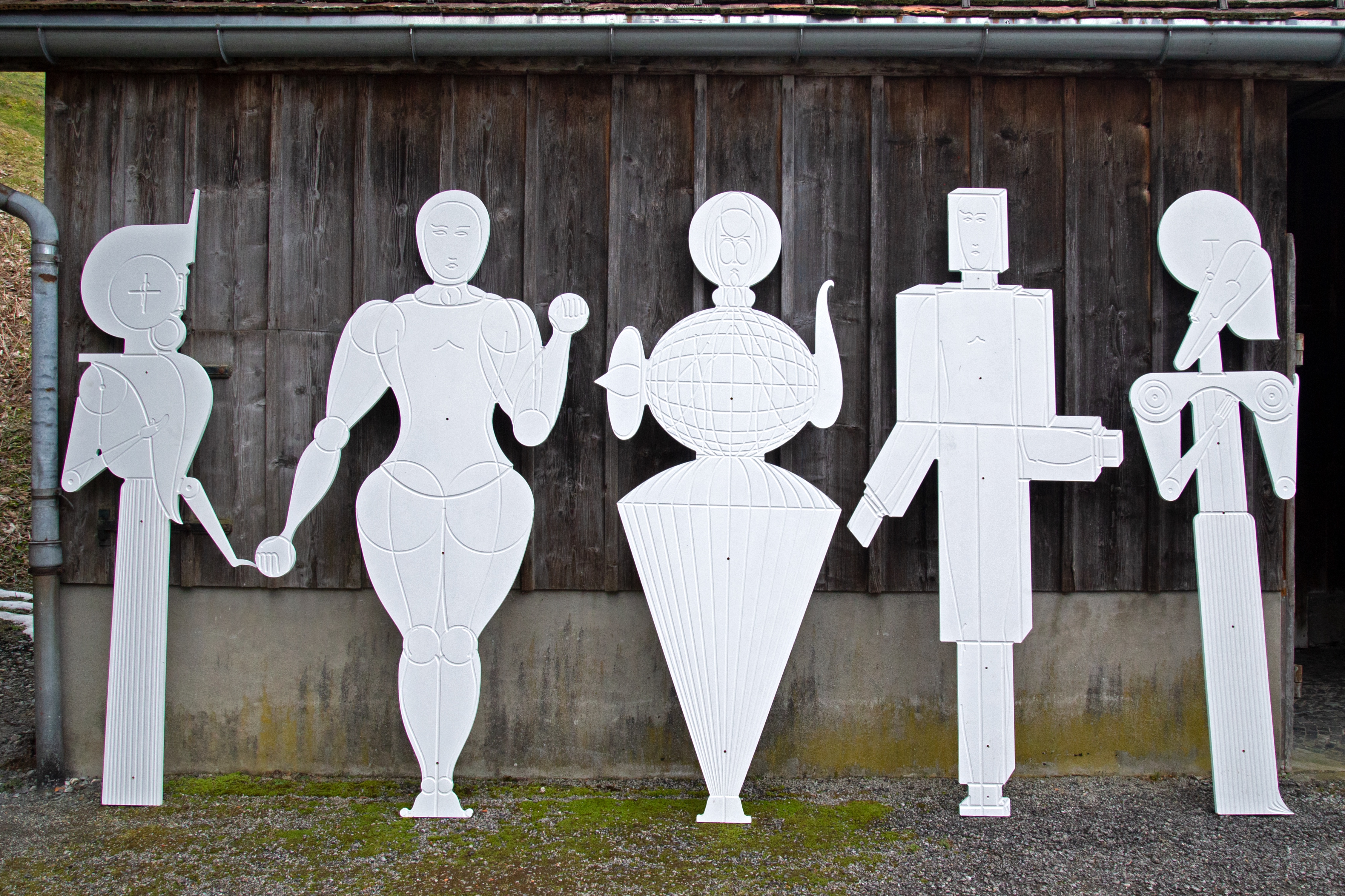 Tanzmenschen, five sculptural figures